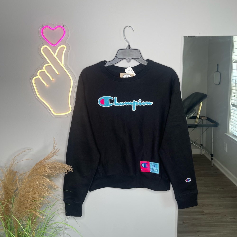 Reverse Champion Sweatshirt with Tags Size: Medium Warm and comfortable to wear